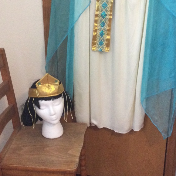 Bundle wig/Cleopatra Halloween costume size large. - Picture 4 of 8